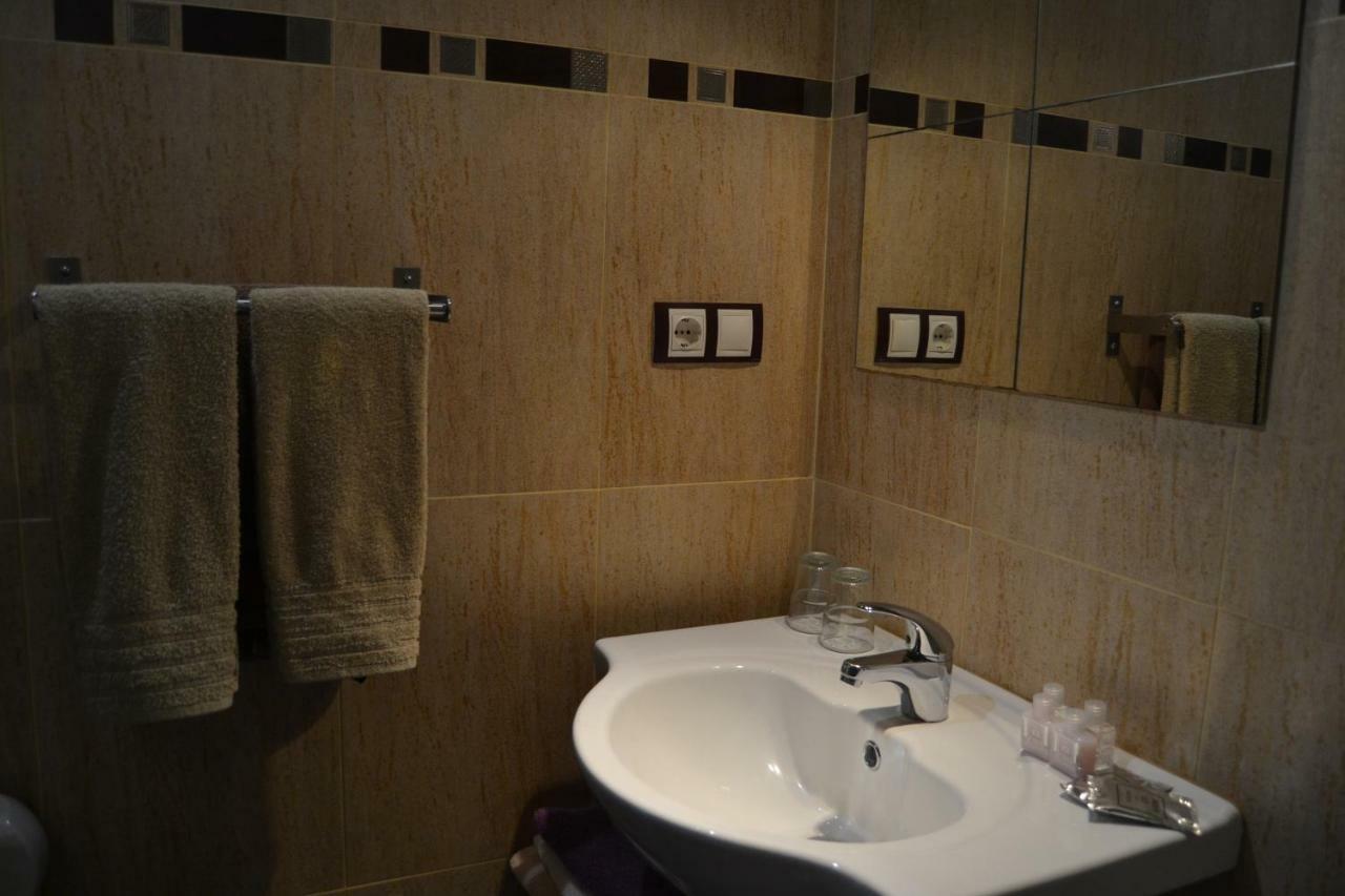 Apartamentos Rurales La Cirigueena Олес Экстерьер фото